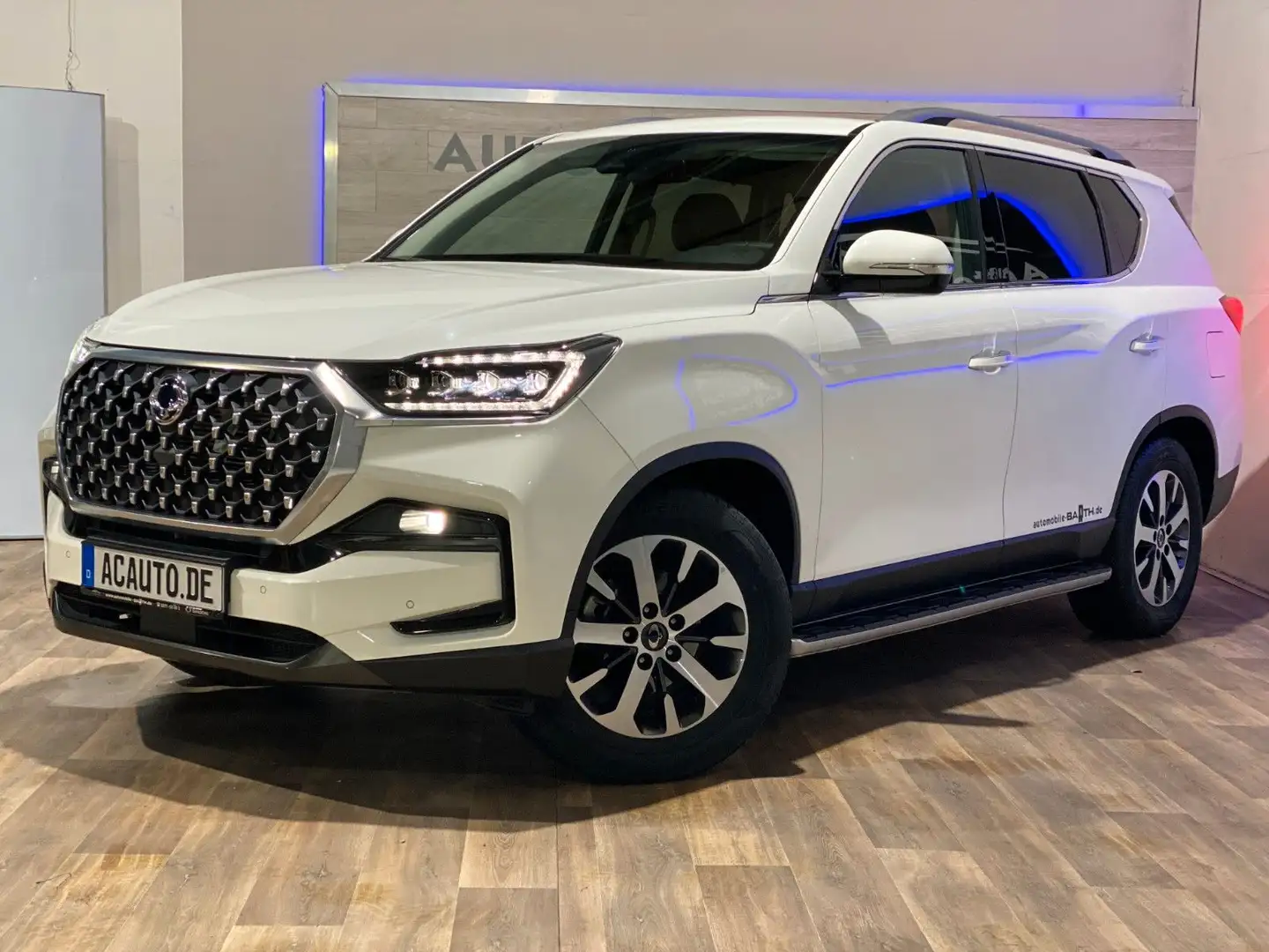 SsangYong Rexton 2.2D Quartz +4WD +8AT +AHK 3,5t Weiß - 1