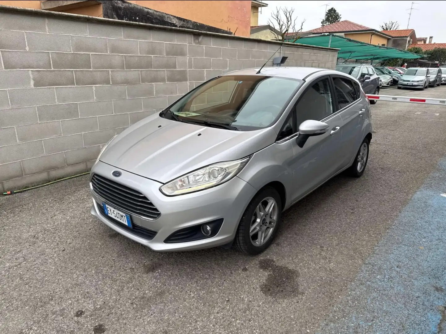 Ford Fiesta Fiesta 5p 1.4 Titanium Gpl 92cv Silber - 1