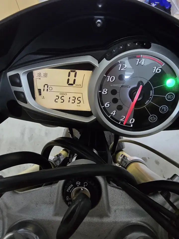 Triumph Street Triple 675