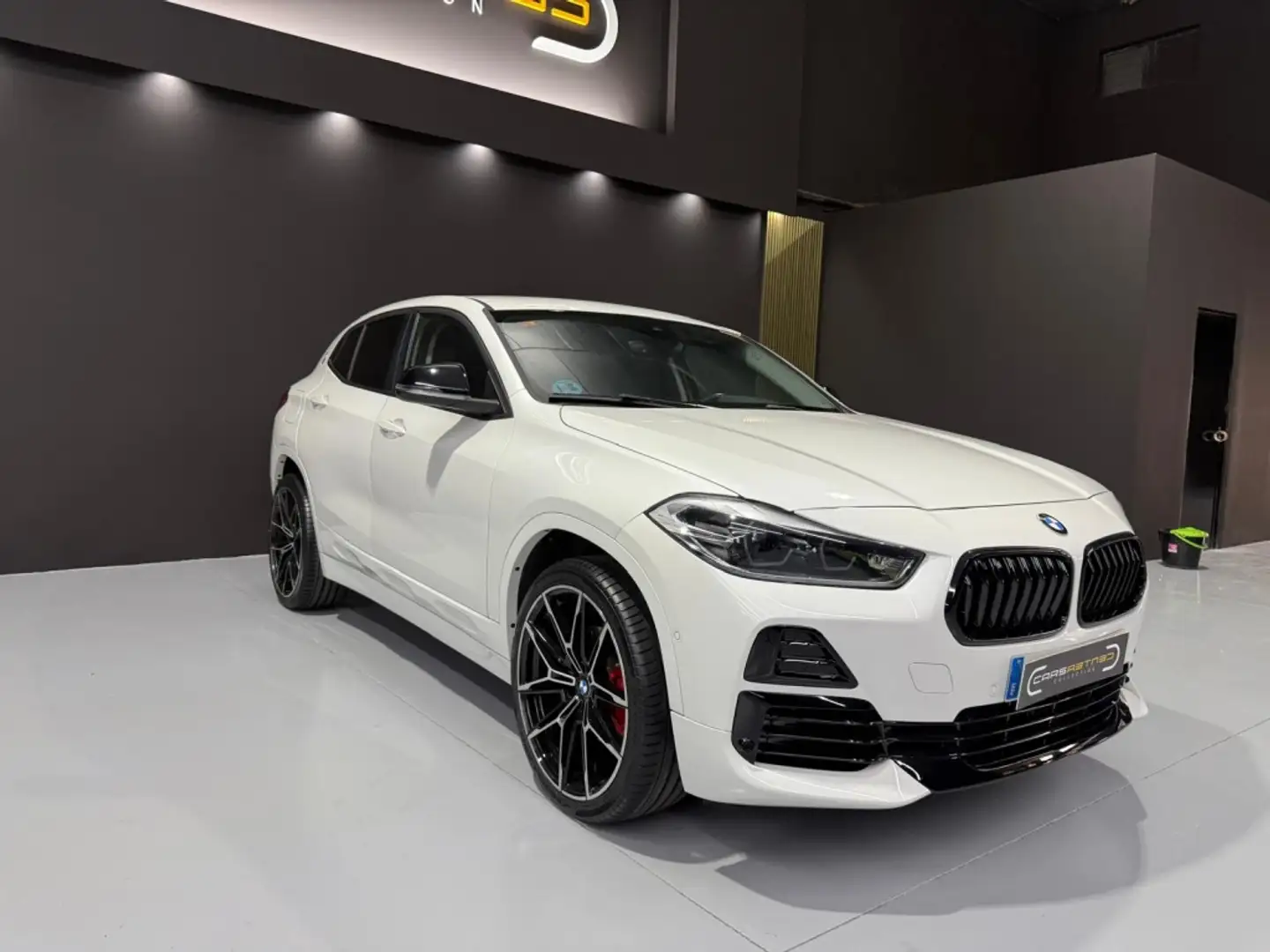 BMW X2 sDrive 18iA Blanc - 2