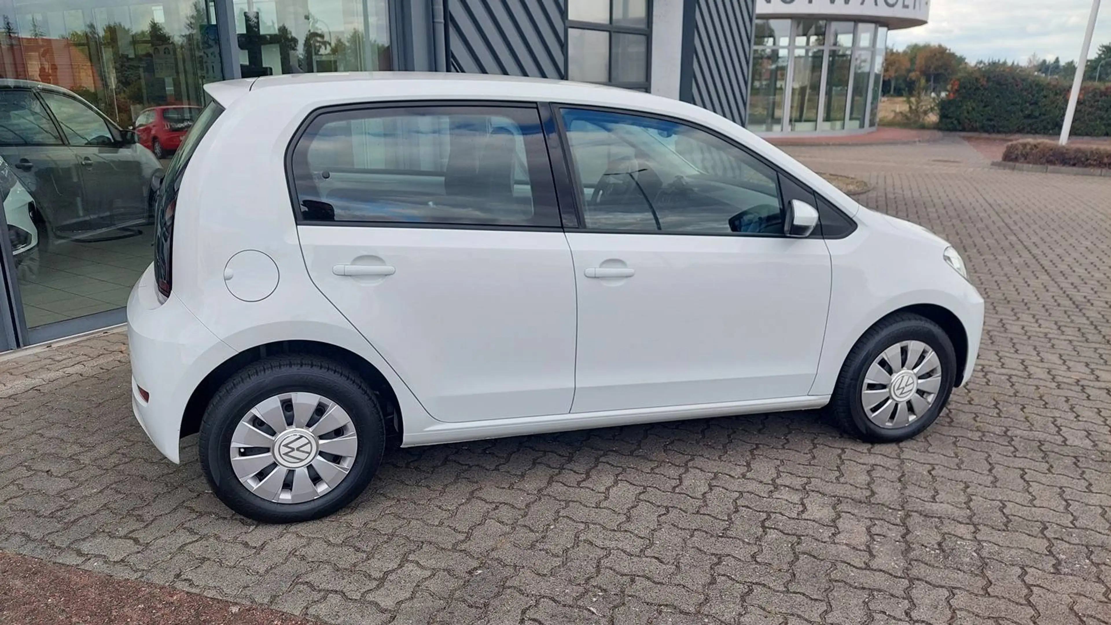 Volkswagen up! Basis — photo 4