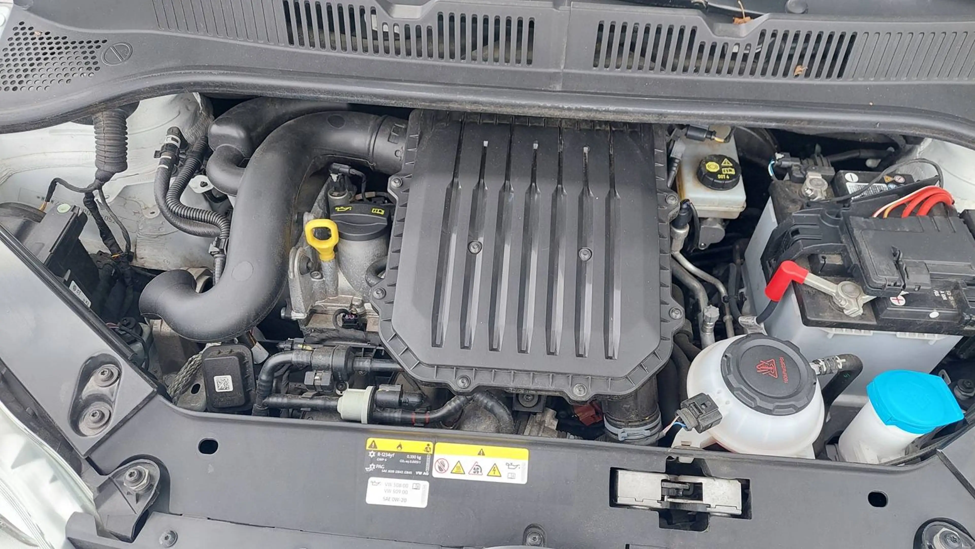 Volkswagen up! Basis — photo 12