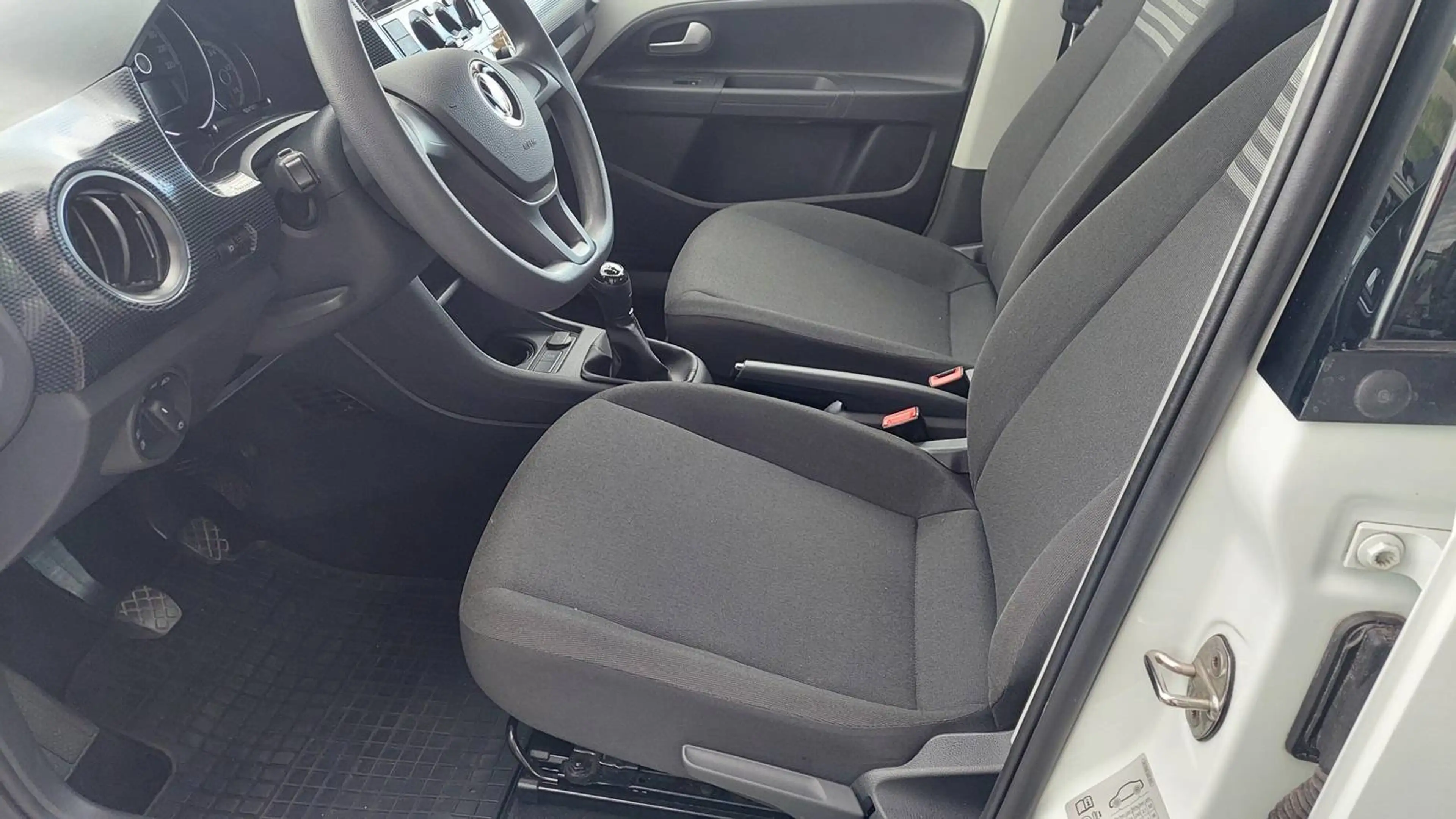 Volkswagen up! Basis — photo 10