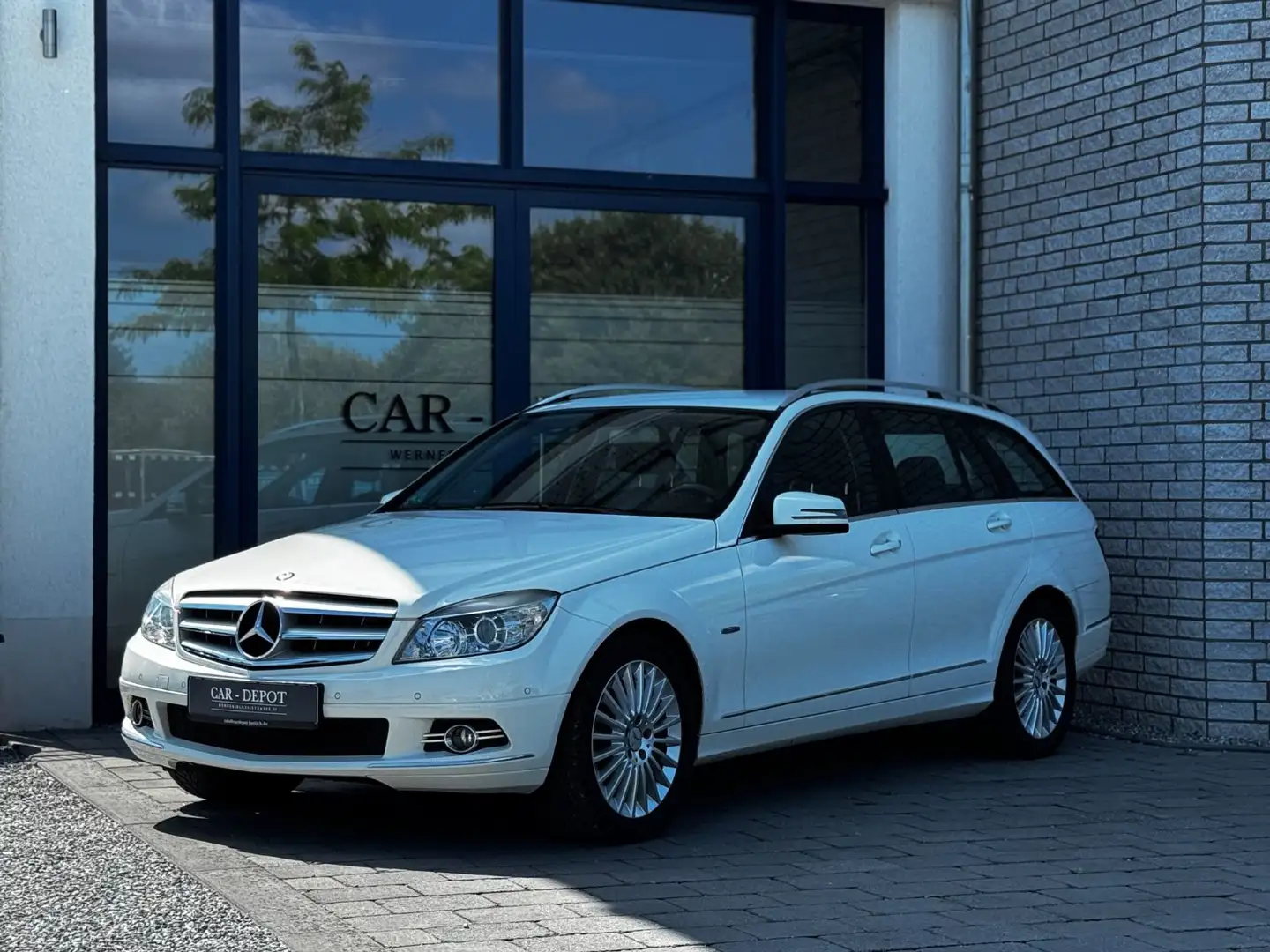 Mercedes-Benz C 180 T-Modell C 180 T CGI BlueEfficiency Weiß - 1