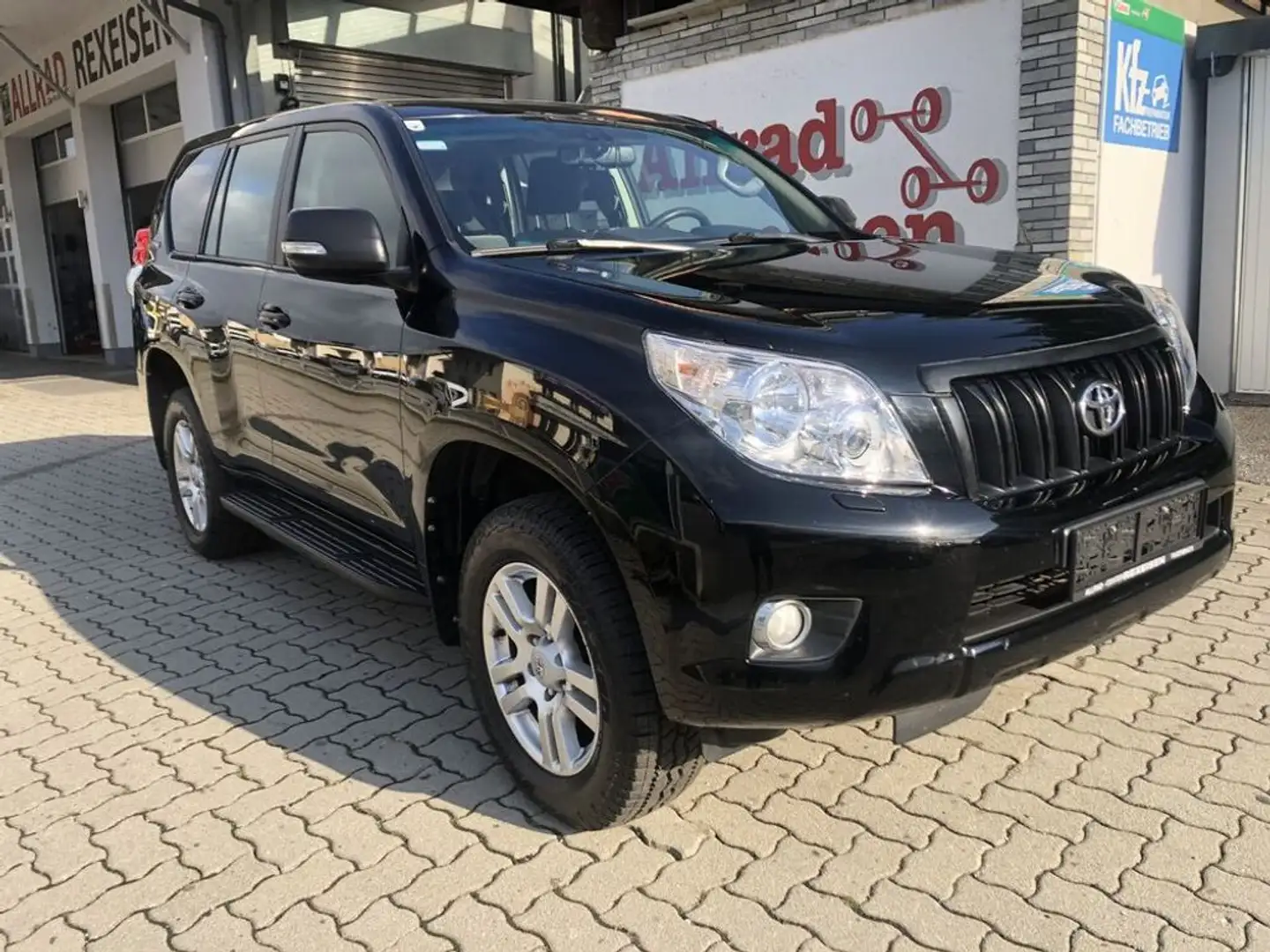 Toyota Land Cruiser Landcruiser 300 3,0 D-4D 190 DPF City Aut. Noir - 2