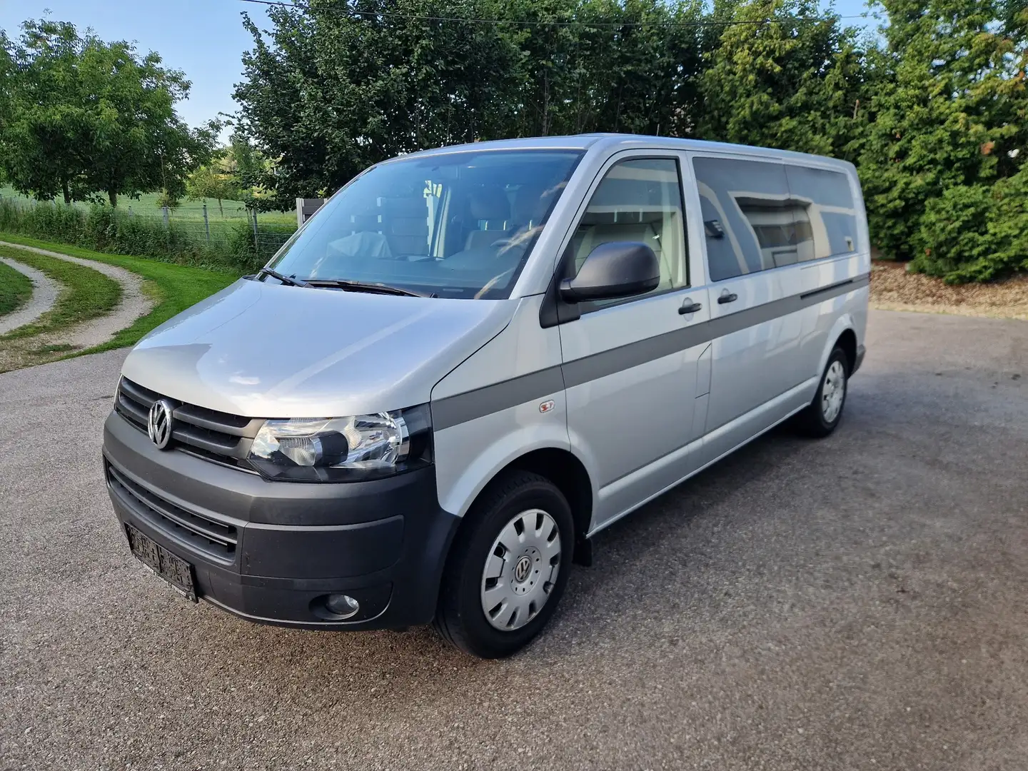 Volkswagen T5 Kombi 2.0 TDI 140 PS 4Motion 9 Sitze 2 Schiebetüren Silber - 1