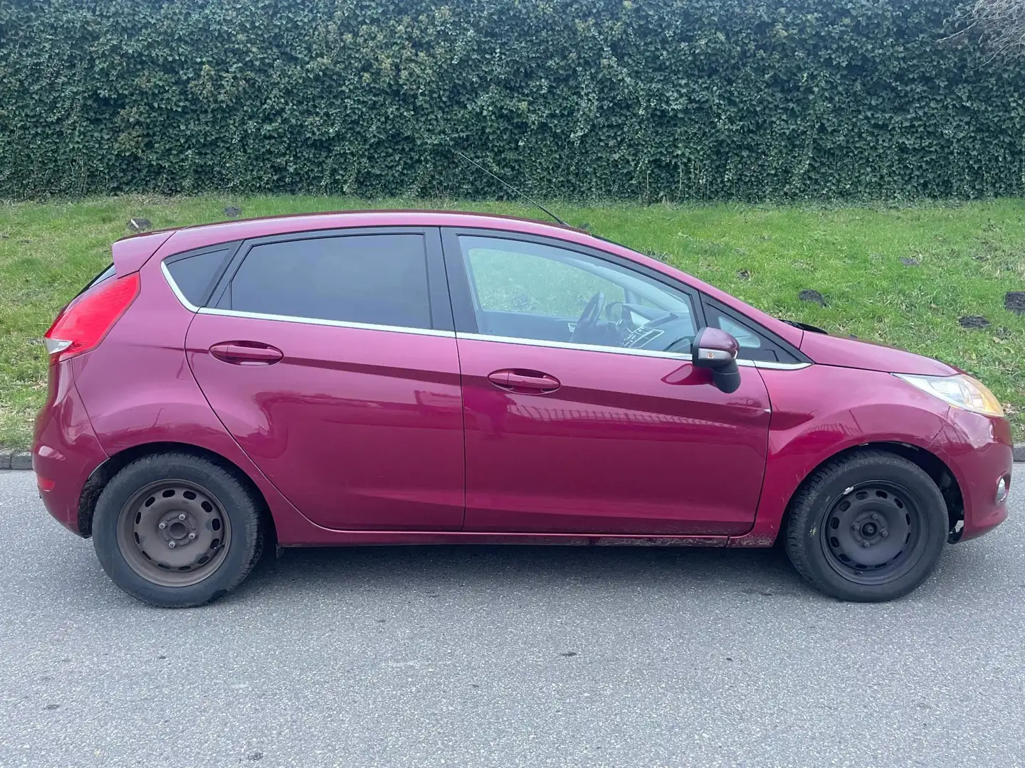 Ford Fiesta 1.6 TDCi Ghia - Climate control Rojo - 2