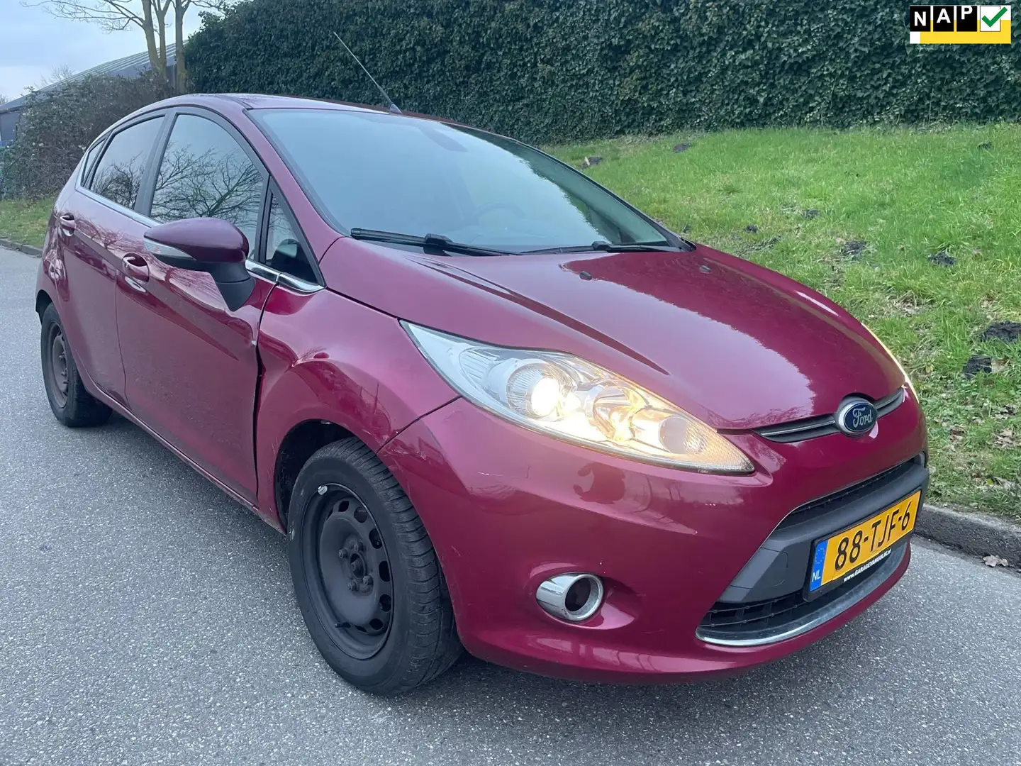 Ford Fiesta 1.6 TDCi Ghia - Climate control Rouge - 1