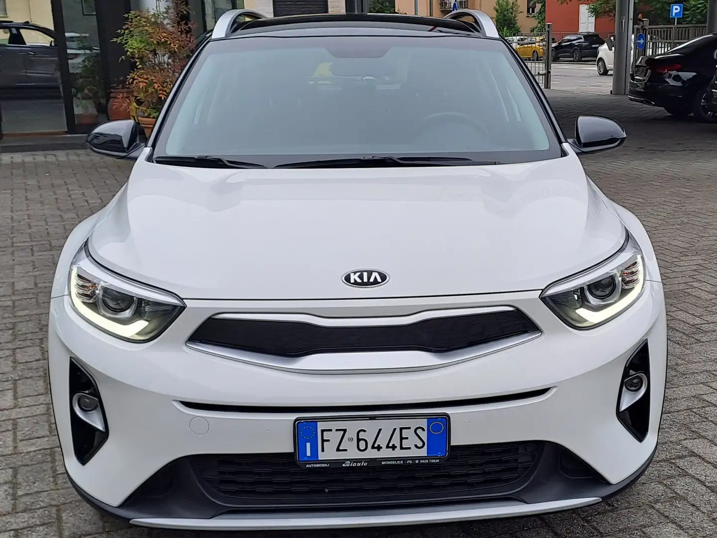 Kia Stonic 1.4 mpi Style Design Pack 100cv my18 Wit - 1
