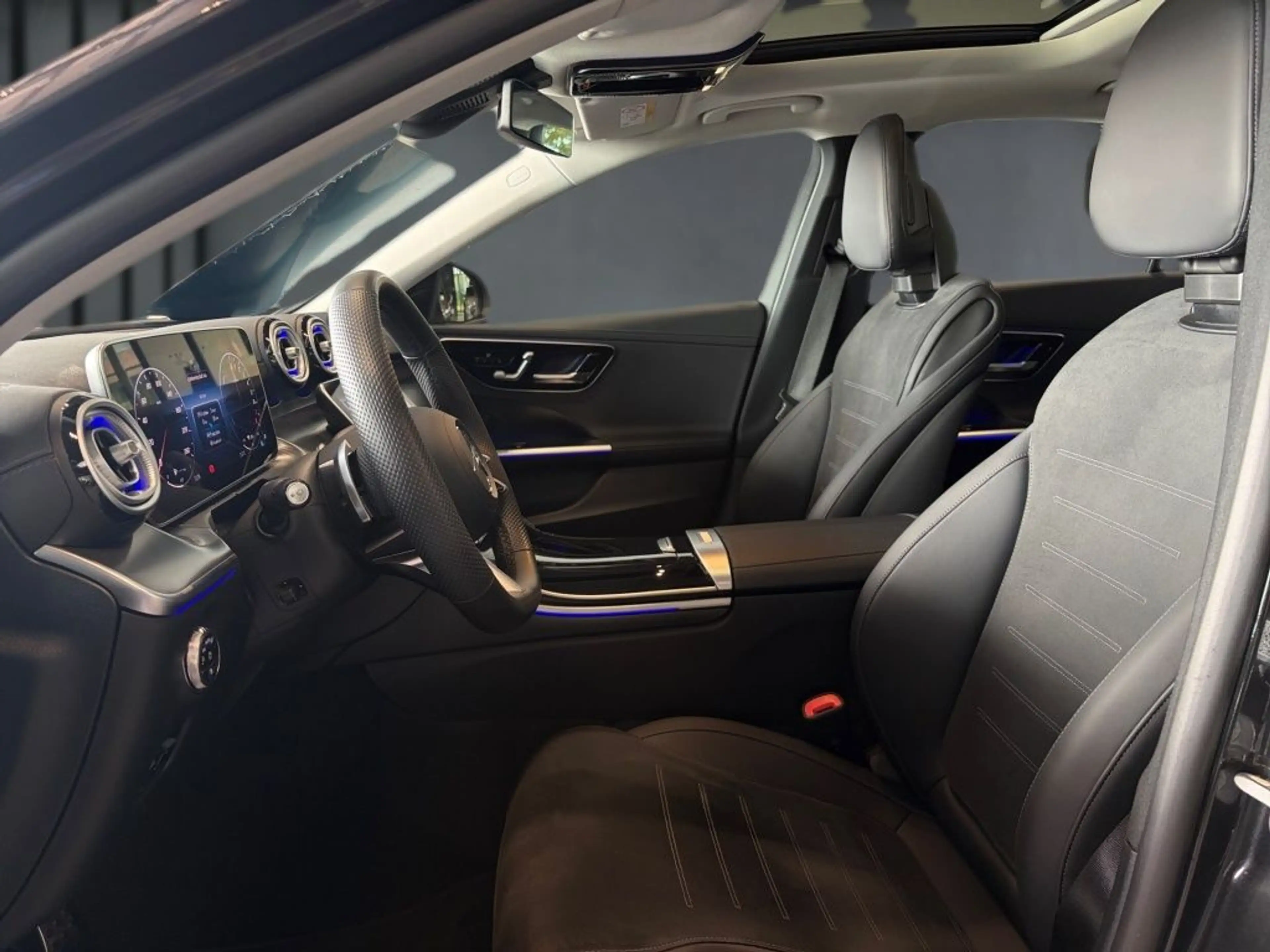 Mercedes-Benz C 300 e AMG+LED+MEMORY+AMBIENTE+CARP+MBUX+PANO — photo 6