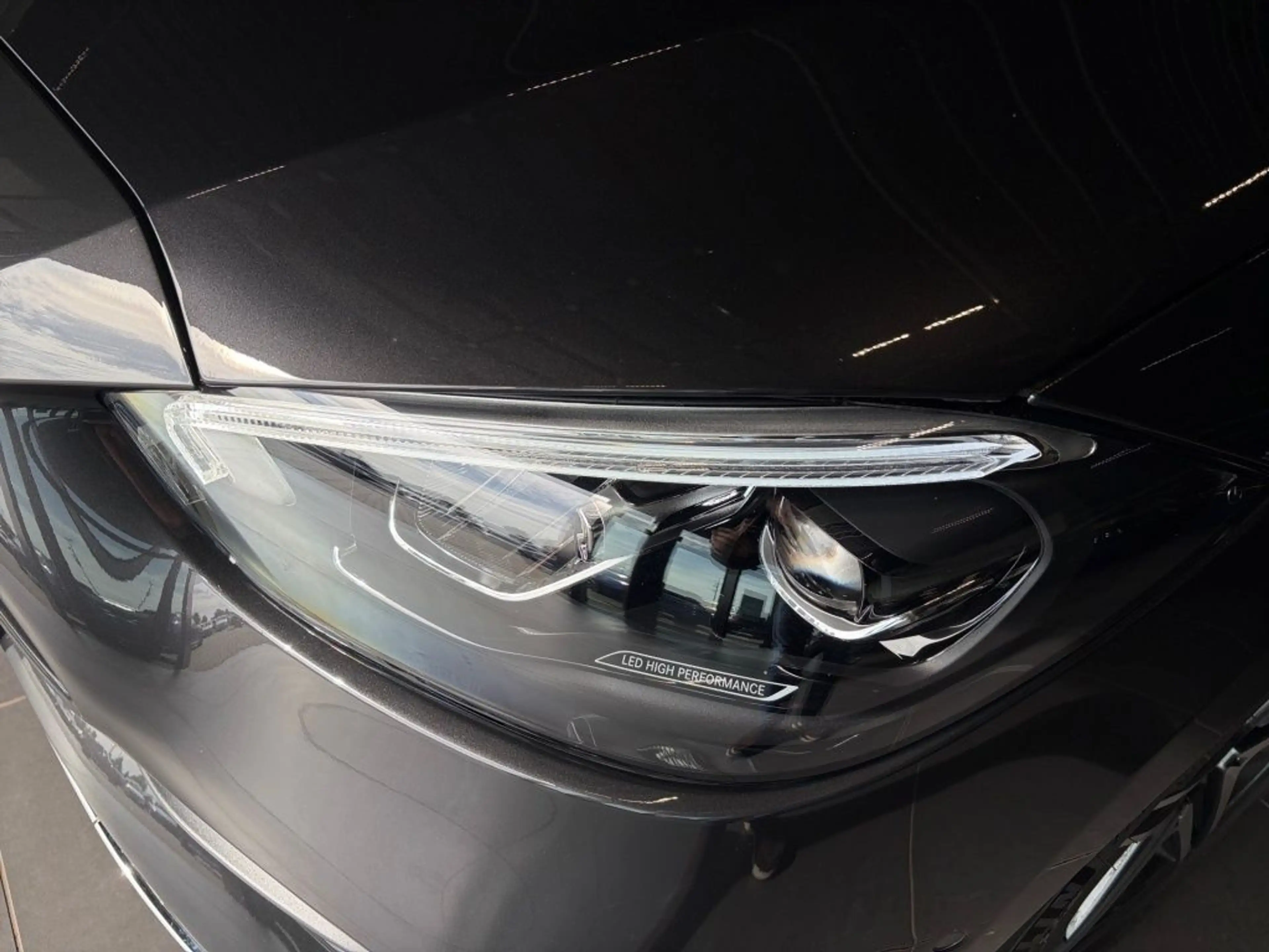 Mercedes-Benz C 300 e AMG+LED+MEMORY+AMBIENTE+CARP+MBUX+PANO — photo 2