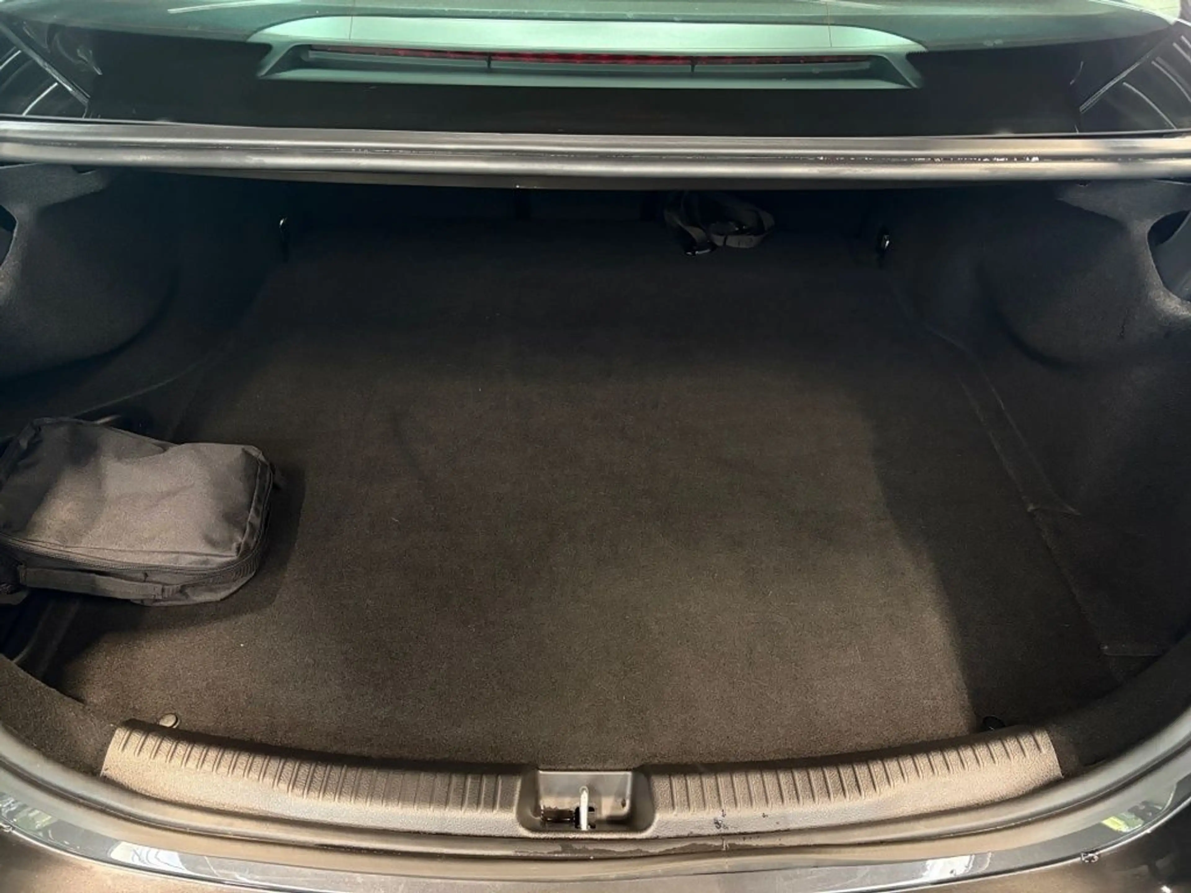 Mercedes-Benz C 300 e AMG+LED+MEMORY+AMBIENTE+CARP+MBUX+PANO — photo 9