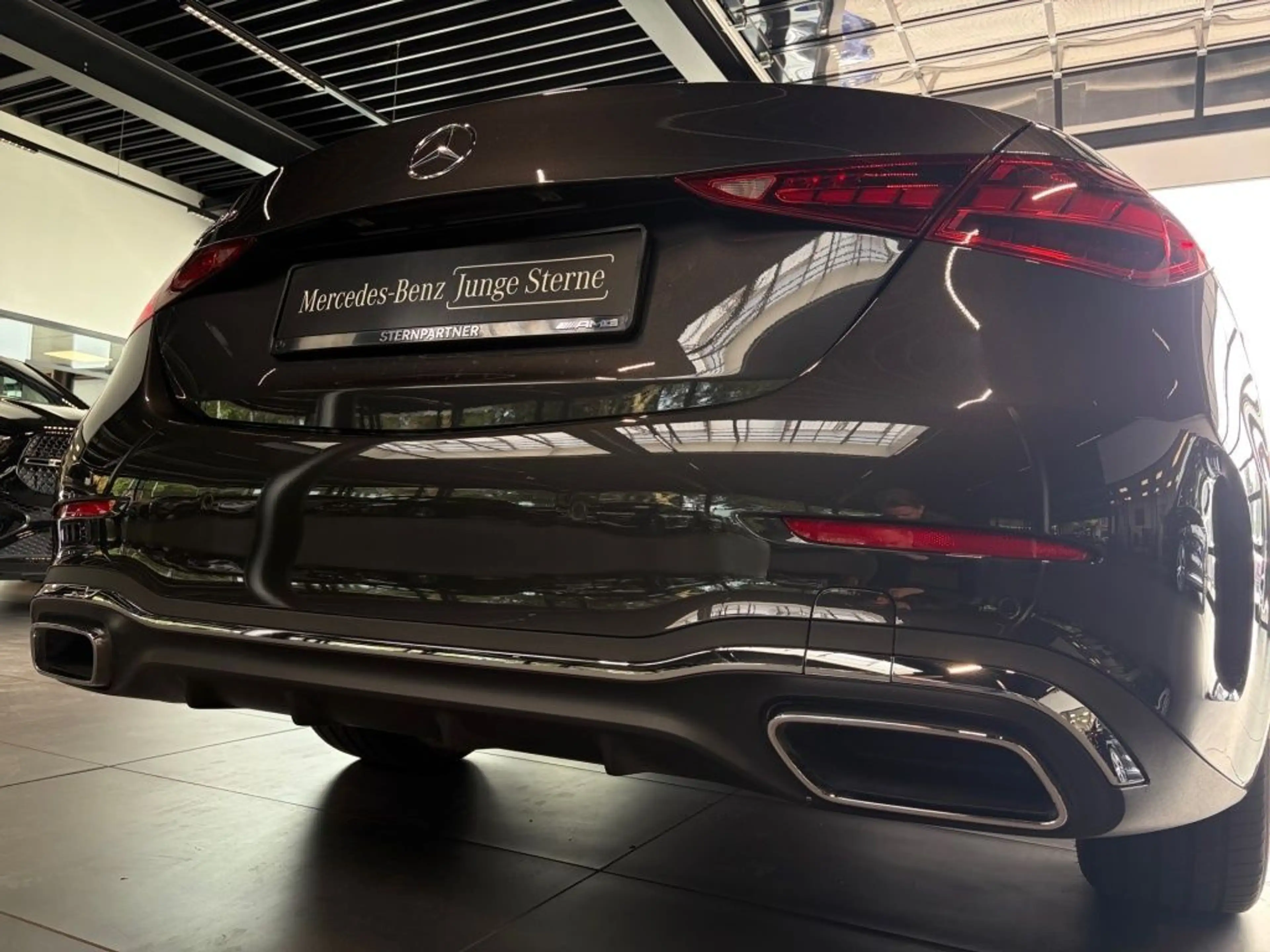 Mercedes-Benz C 300 e AMG+LED+MEMORY+AMBIENTE+CARP+MBUX+PANO — photo 11