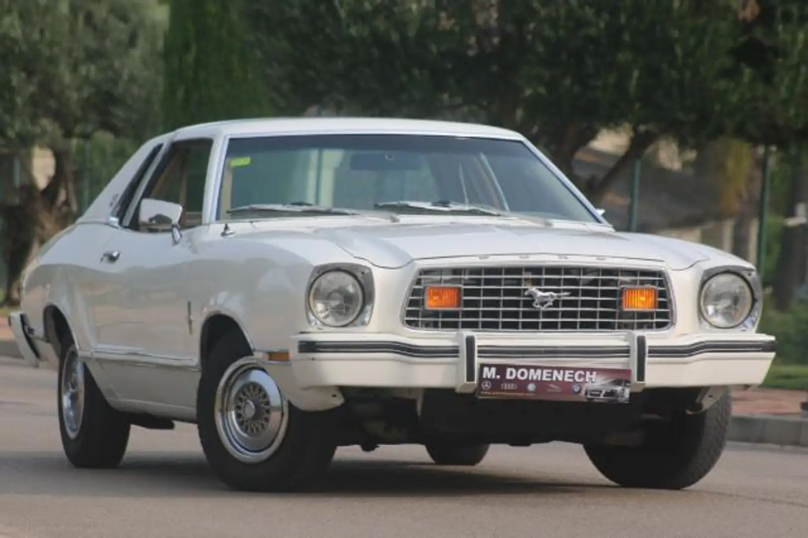 Ford Mustang II Ghia Beige - 1