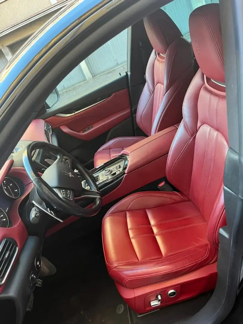 Maserati Levante Levante V6 Diesel 275 CV AWD Gransport Schwarz - 2