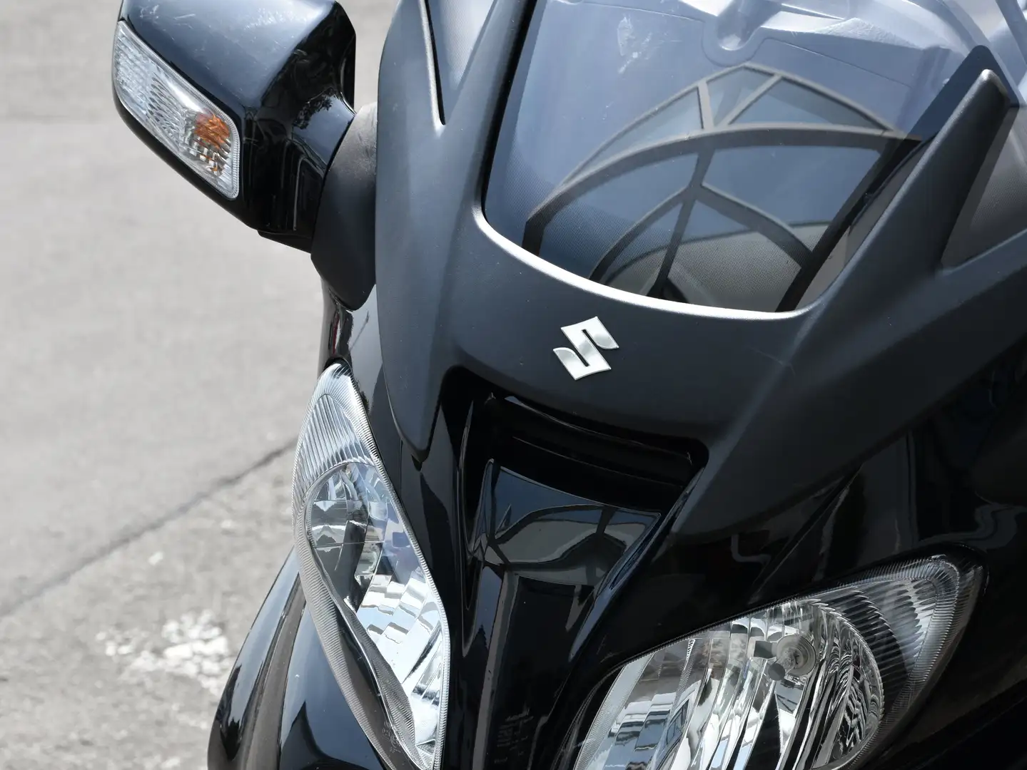 Suzuki Burgman 650 Executive Schwarz - 2