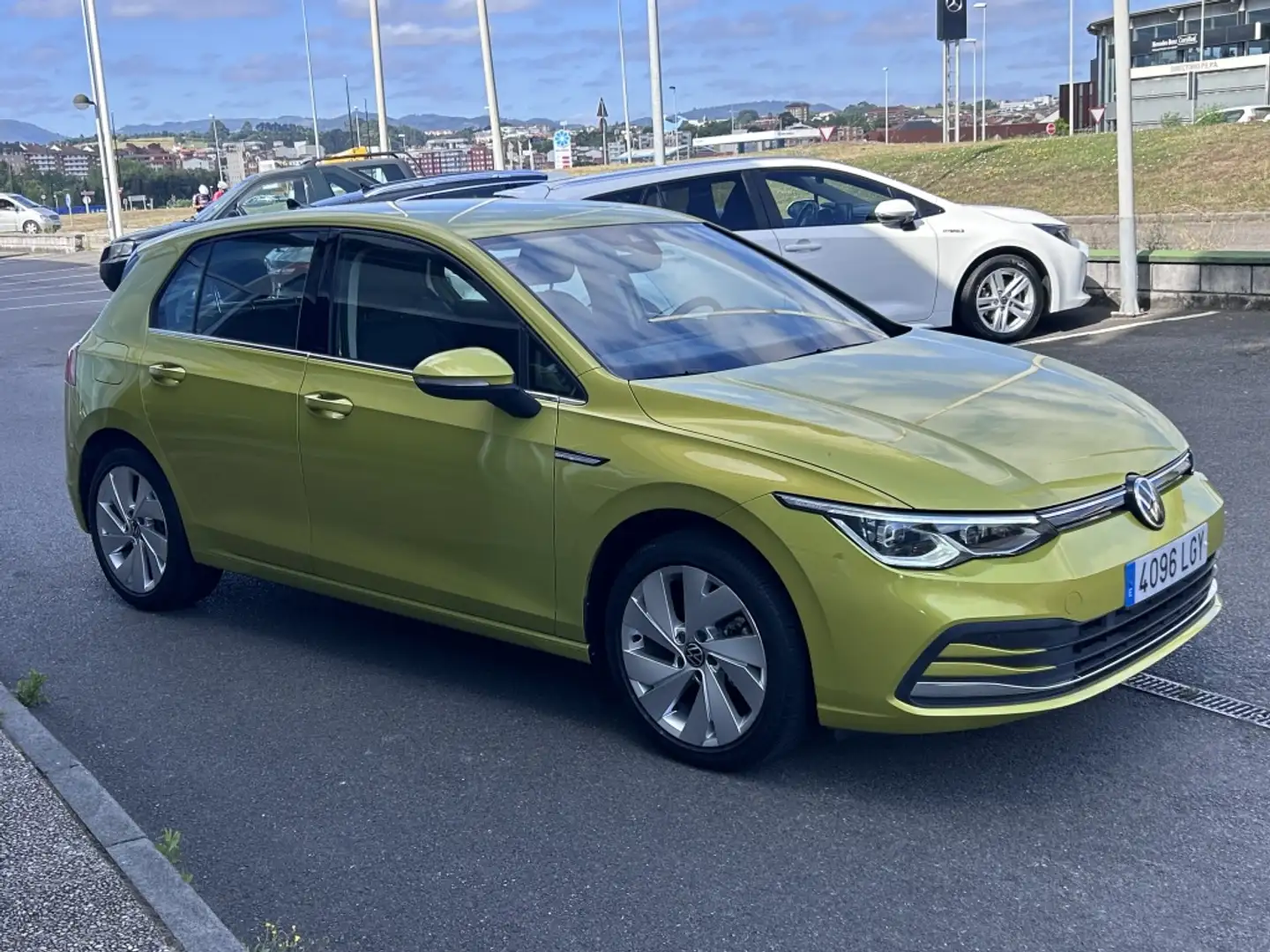 Volkswagen Golf 1.5 eTSI Style DSG 110kW Amarillo - 2