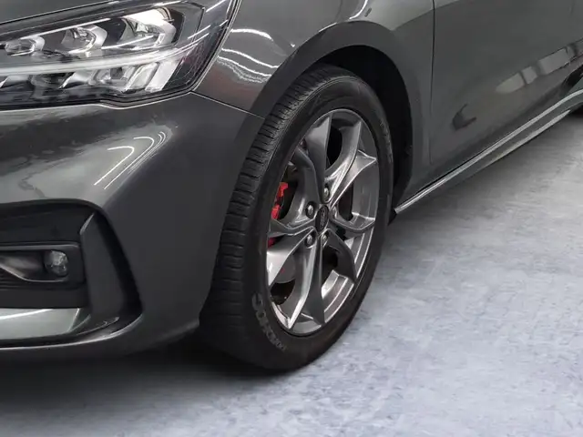 Ford Focus view 6