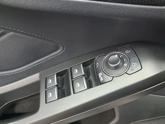 Ford Focus view 12