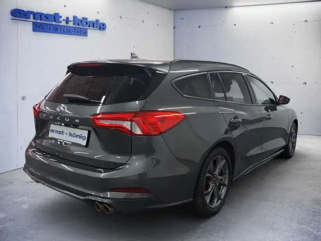 Ford Focus view 3
