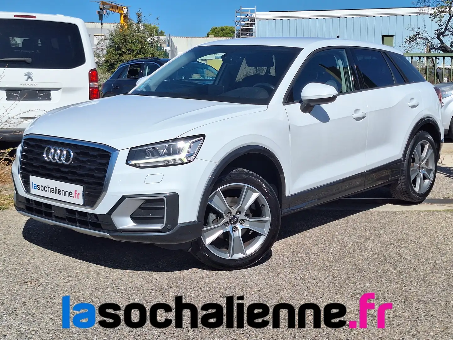 Audi Q2 30 TDI 116 BVM6 Design + hayon éléctrique + clé main libre + gps + attelage + sièges chauffants Blanc - 1