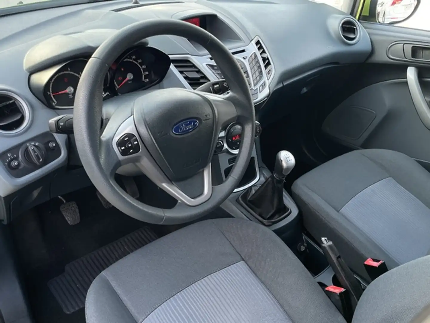 Ford Fiesta 1.25 Trend 82 Verde - 2