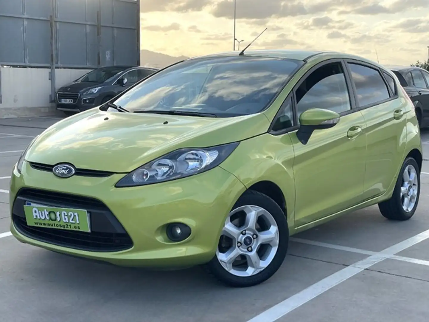 Ford Fiesta 1.25 Trend 82 Verde - 1