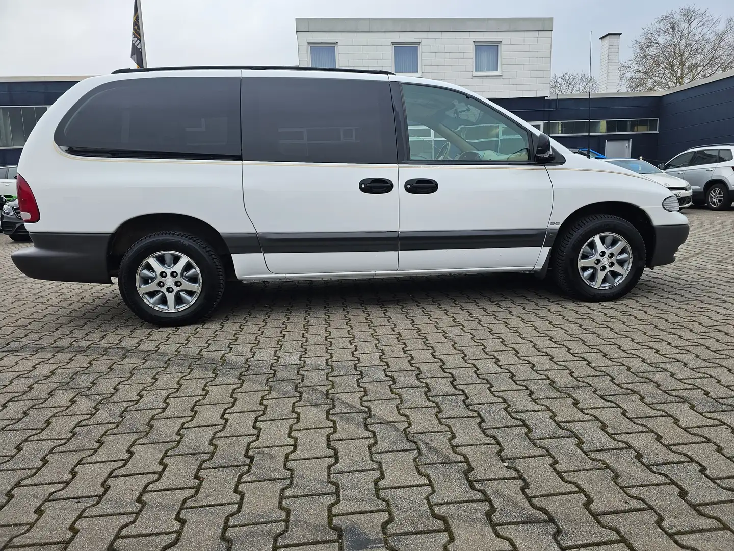 Chrysler Grand Voyager 3.3 LE,Automatikgetriebe,Klima,7-Sitze,Tüv05/27 Білий - 1
