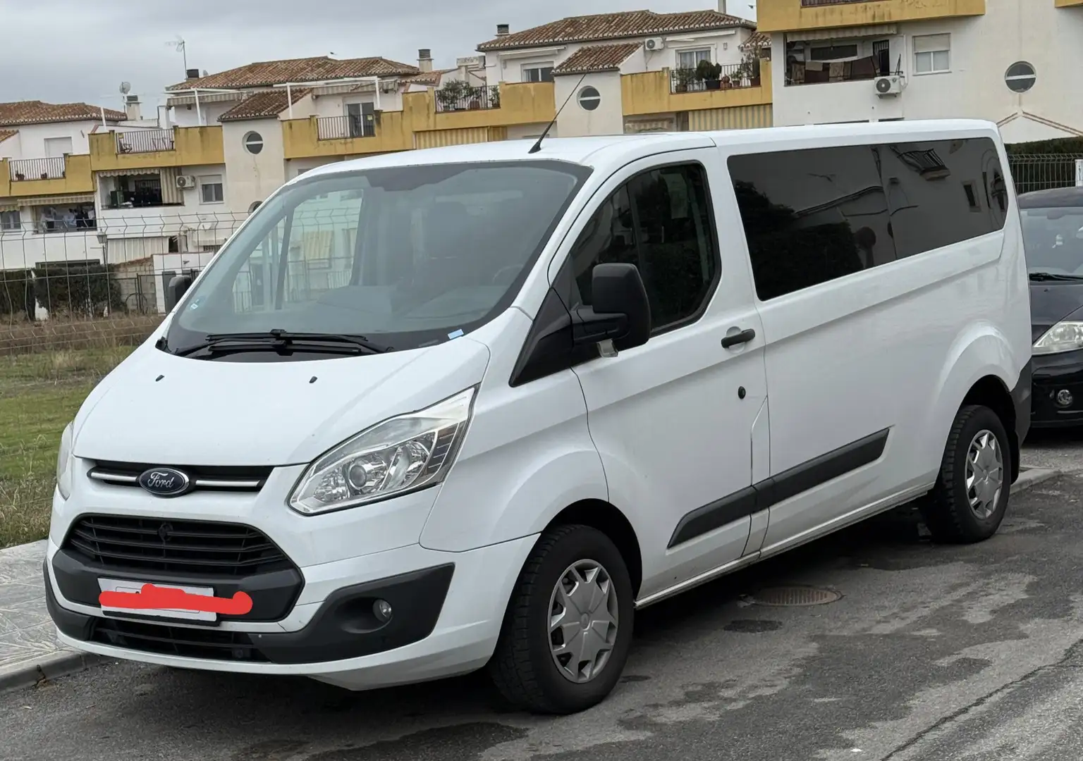 Ford Transit Bus 9 plaza - 2