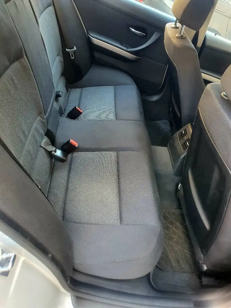 BMW 318 318i Silber - 2