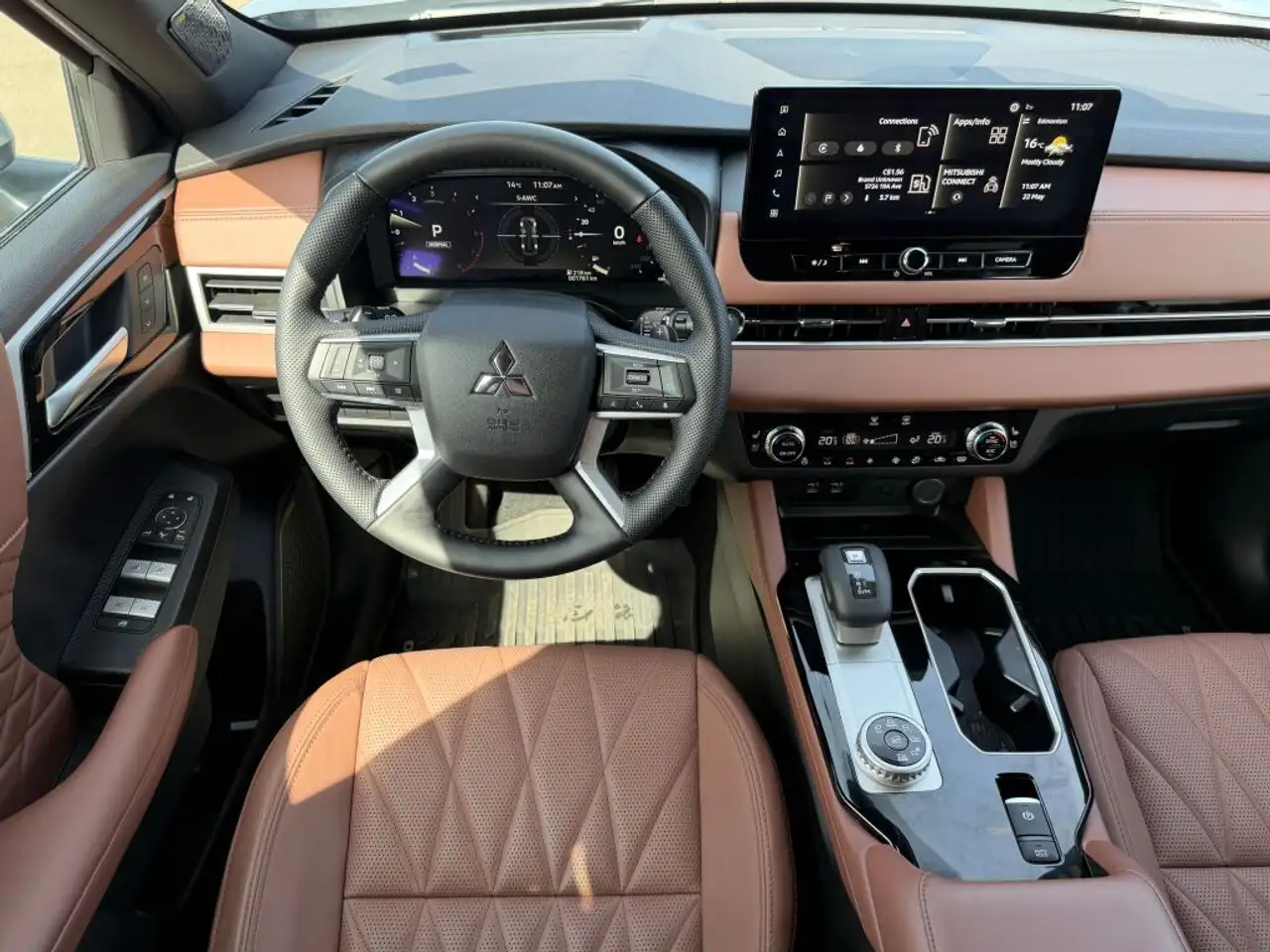 Mitsubishi Outlander снимка Mitsubishi Outlander