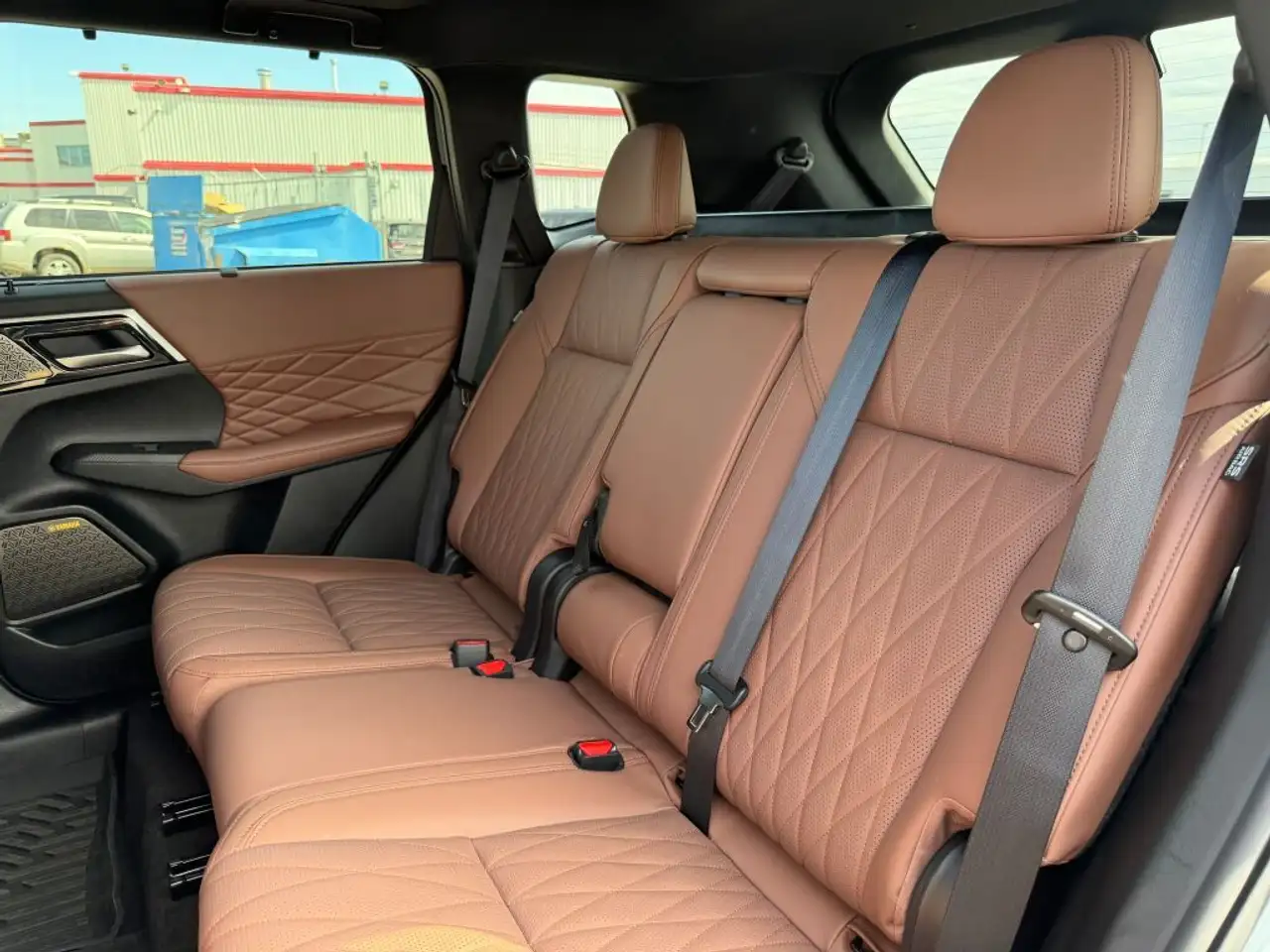 Mitsubishi Outlander снимка Mitsubishi Outlander
