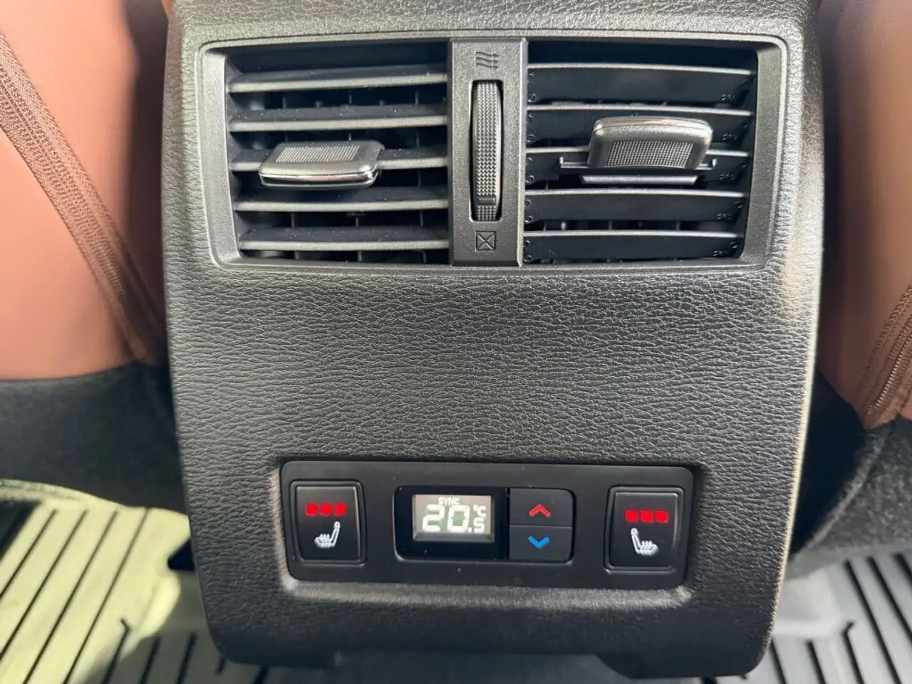 Mitsubishi Outlander снимка Mitsubishi Outlander