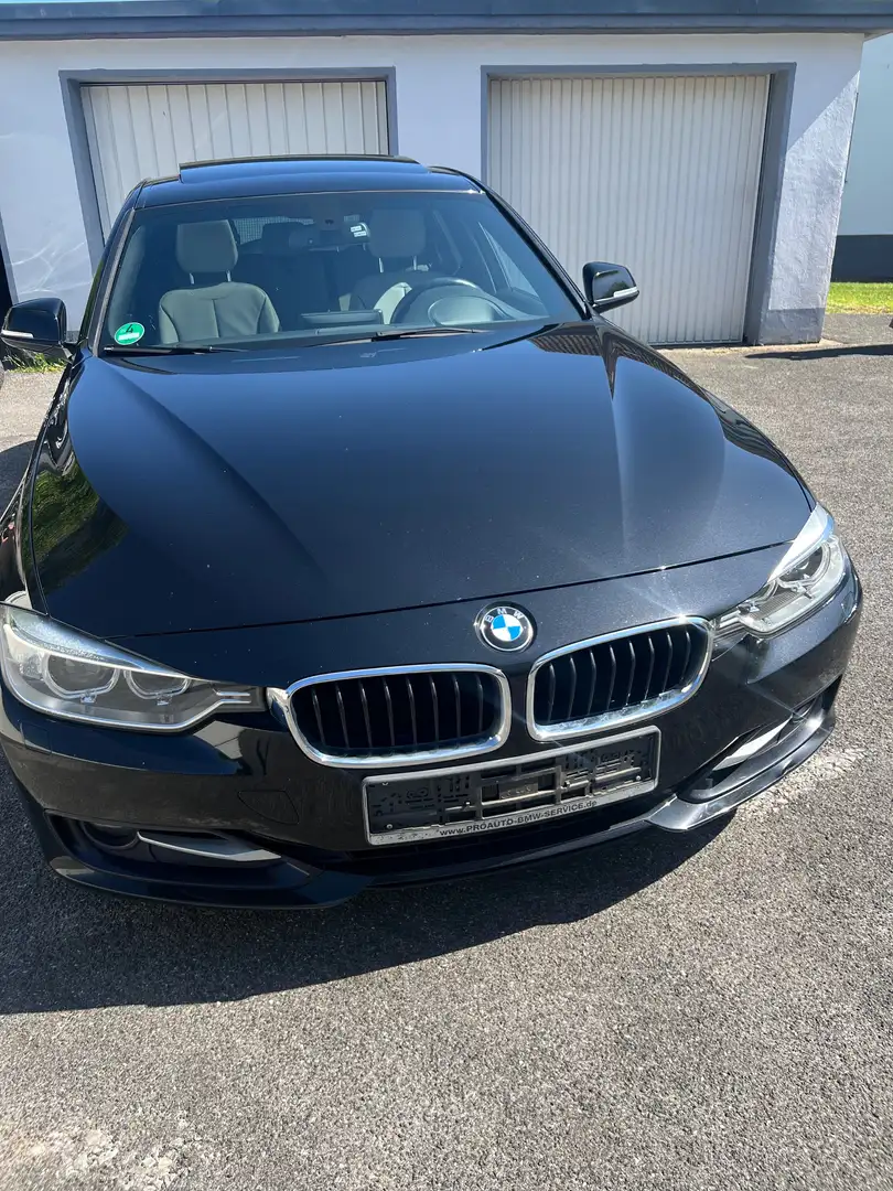 BMW 320 320d Touring Sport Line Černá - 1
