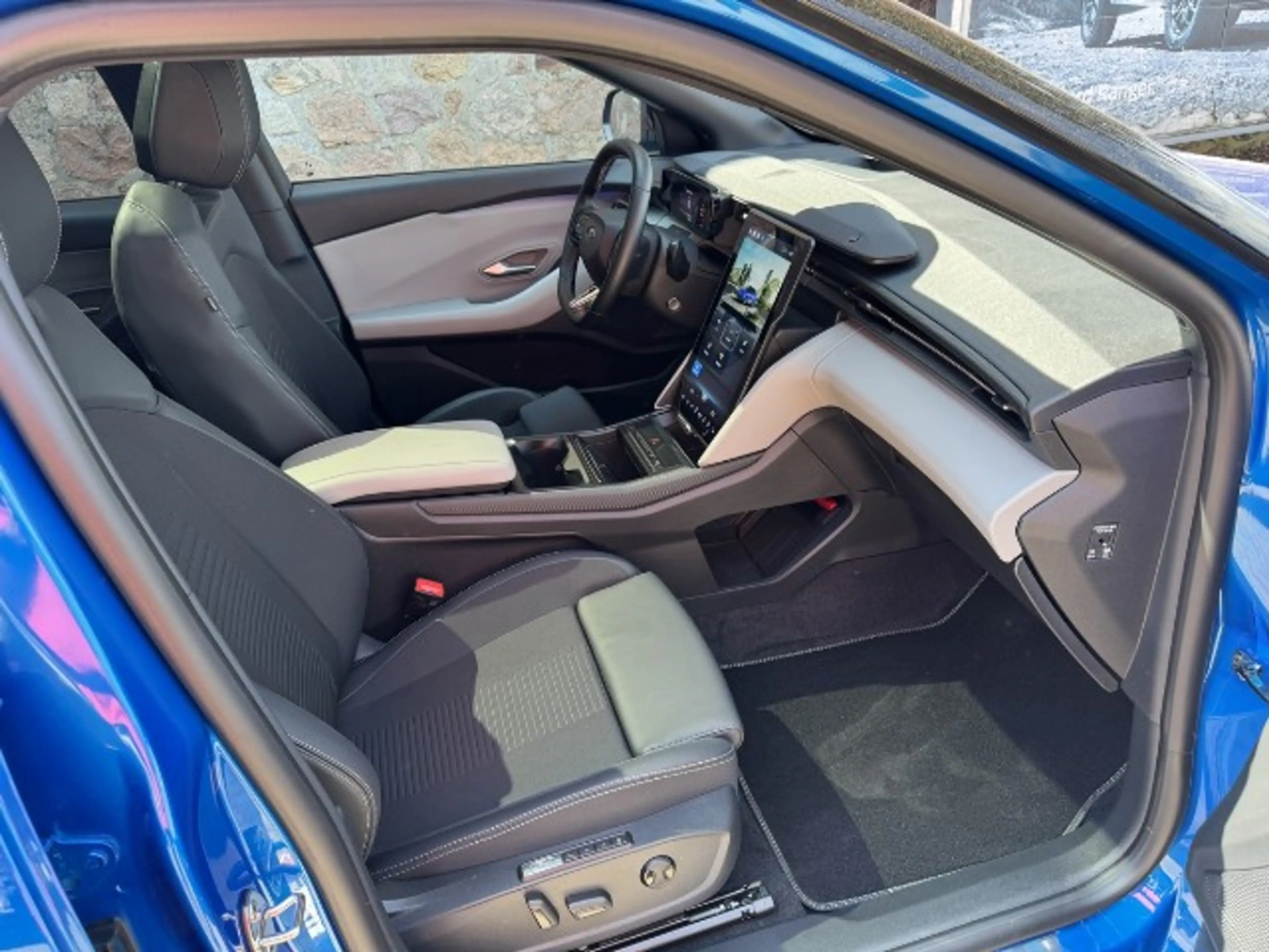 Ford Capri Premium AWD (Extended Range) — photo 12