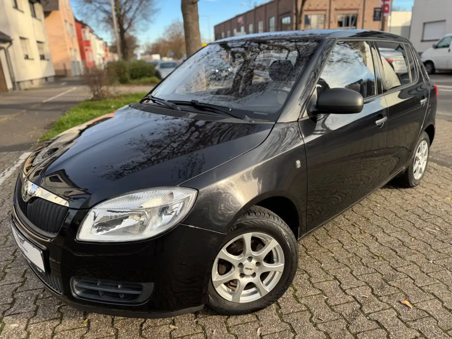Skoda Fabia 39.000 KM! 1.HAND*MOTOR NEU FÜR 3.900€ * Schwarz - 1