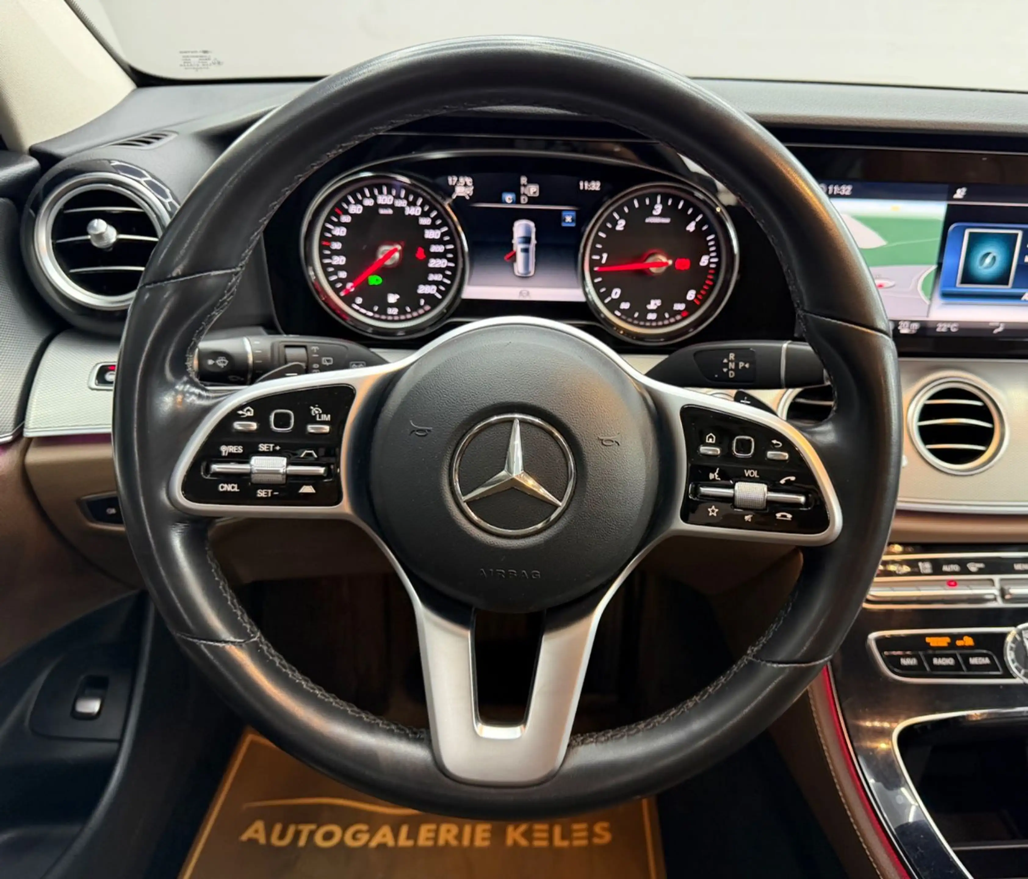 Mercedes-Benz E 300 T-Modell MULTIB*ACC*SPUR*TOTW*RFK — photo 11