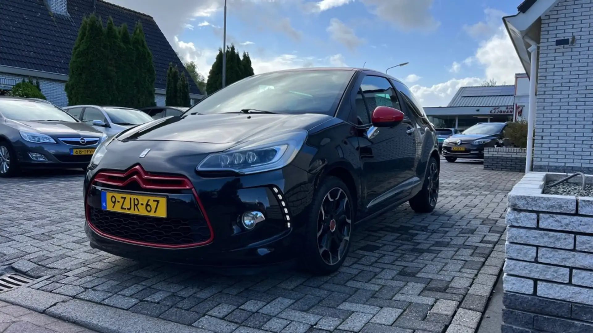 Citroen DS3 1.2 Pure Tech So Red Zwart - 2