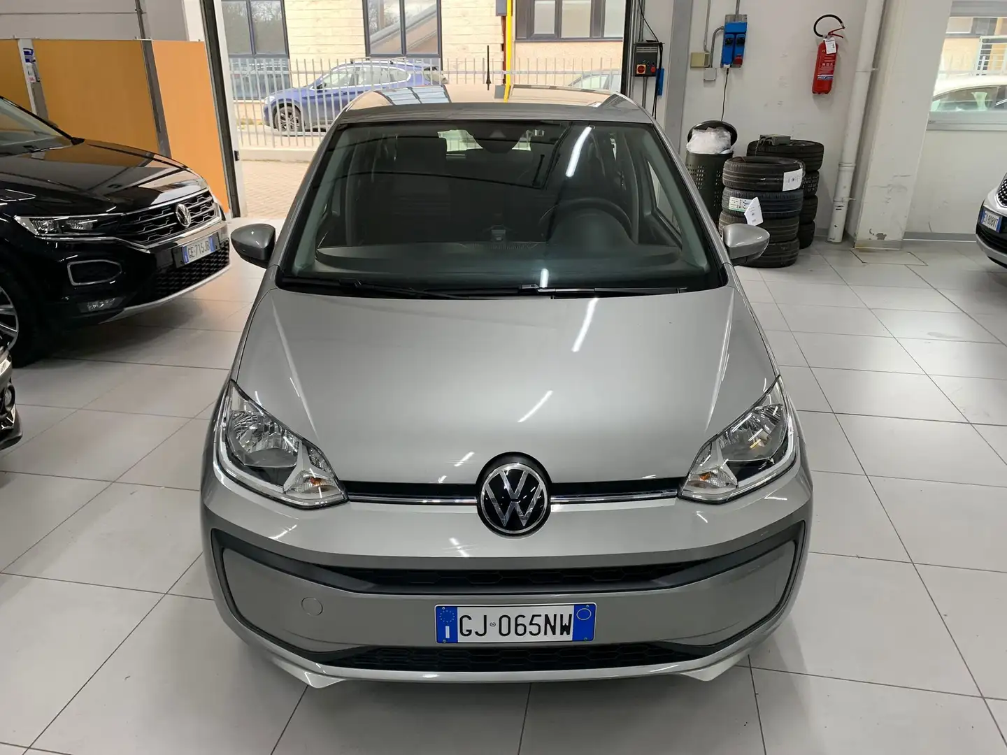 Volkswagen up! 5p 1.0 evo Move 65cv PARI AL NUOVO Plateado - 1