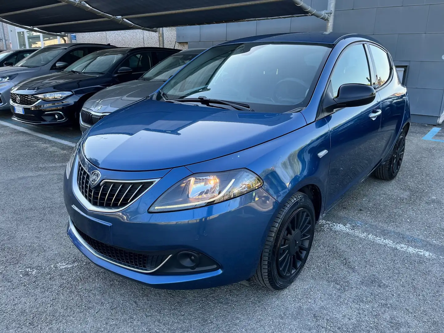 Lancia Ypsilon 1.0 firefly hybrid Silver Ecochic x Neo patentati Blu/Azzurro - 2