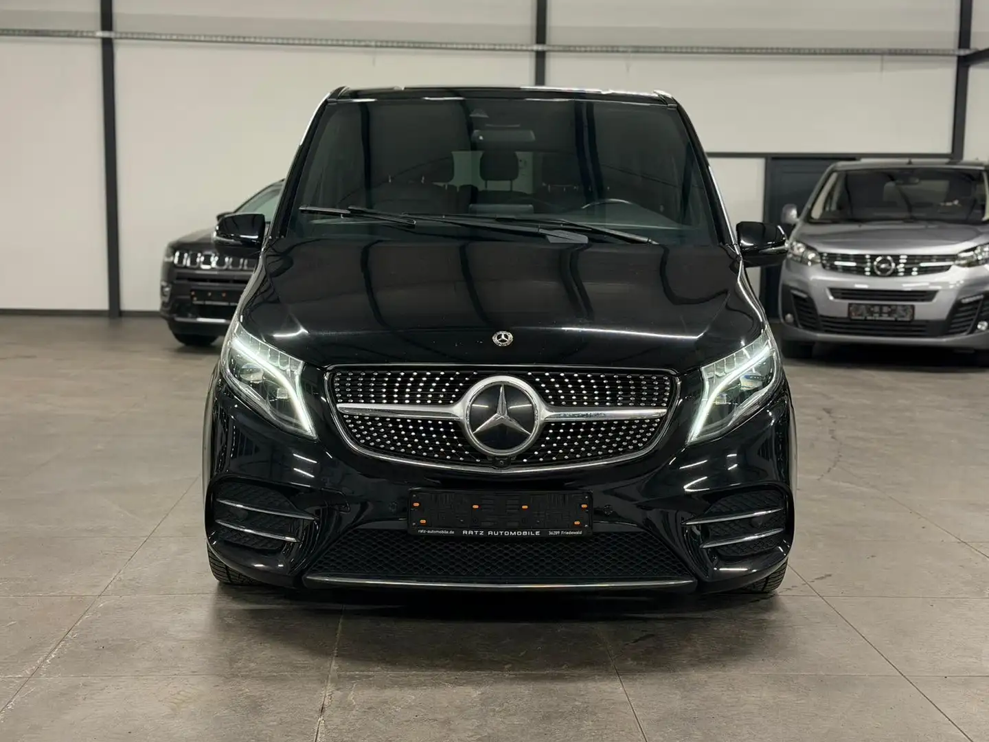 Mercedes-Benz V 300 d AMG+EXTRAL+LED+BURMAS+LEDER+ELK.TÜR+AHK Schwarz - 2