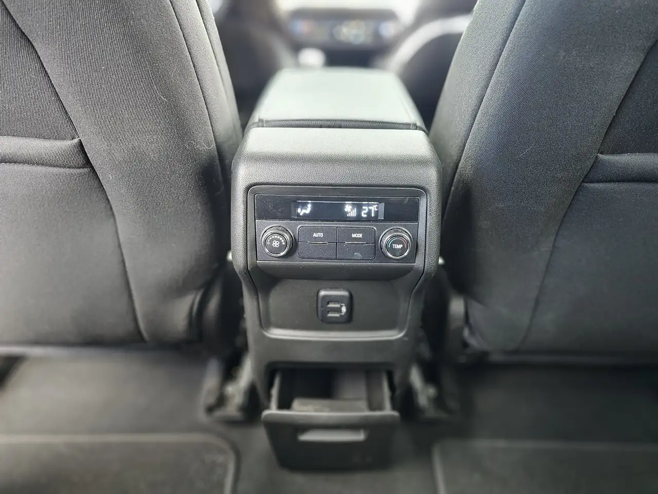 GMC Acadia снимка GMC Acadia