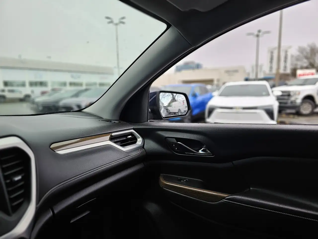 GMC Acadia снимка GMC Acadia