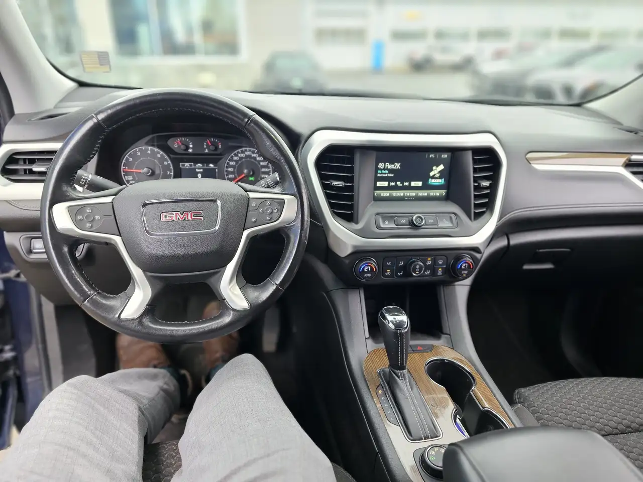 GMC Acadia снимка GMC Acadia