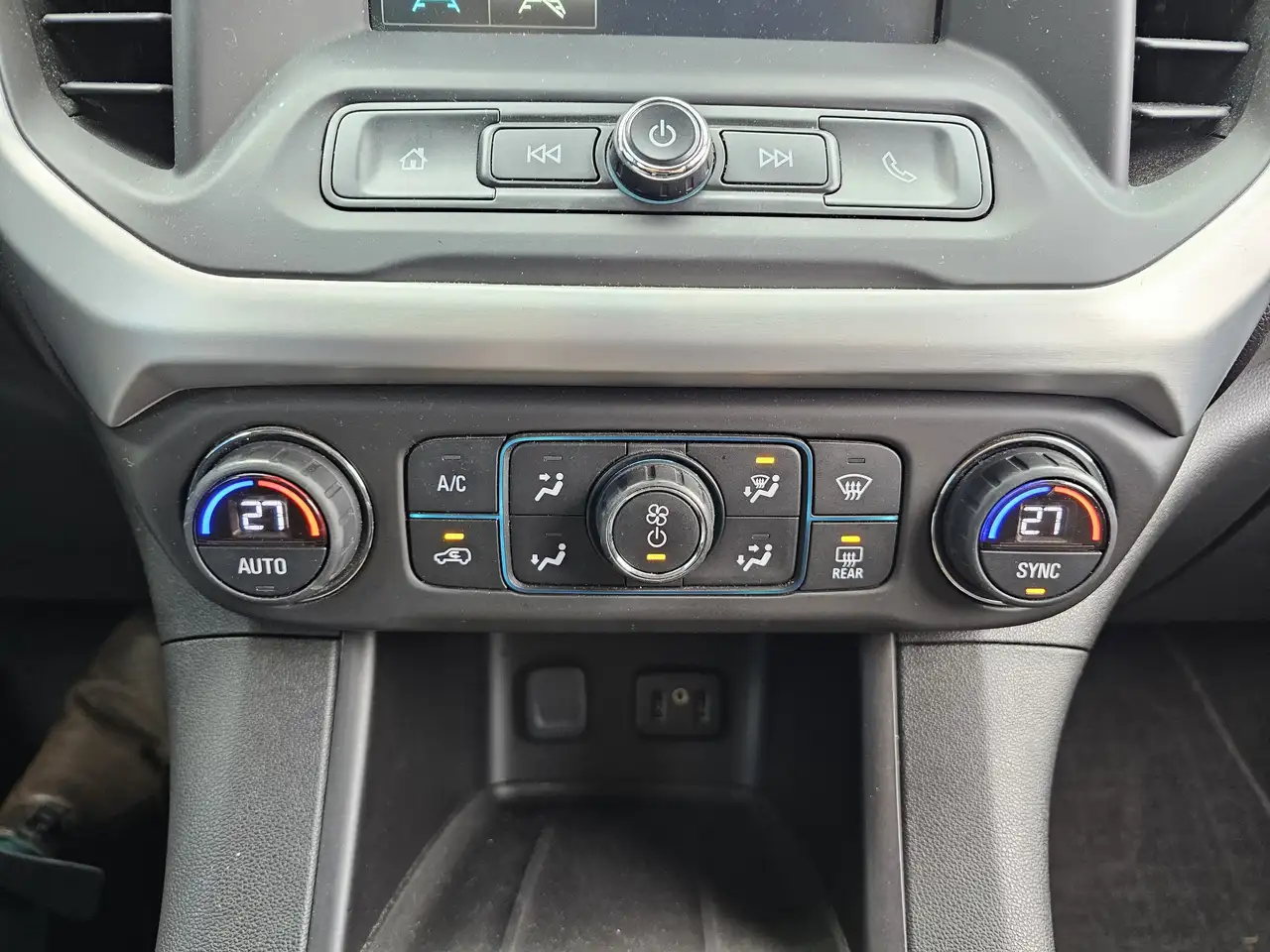 GMC Acadia снимка GMC Acadia