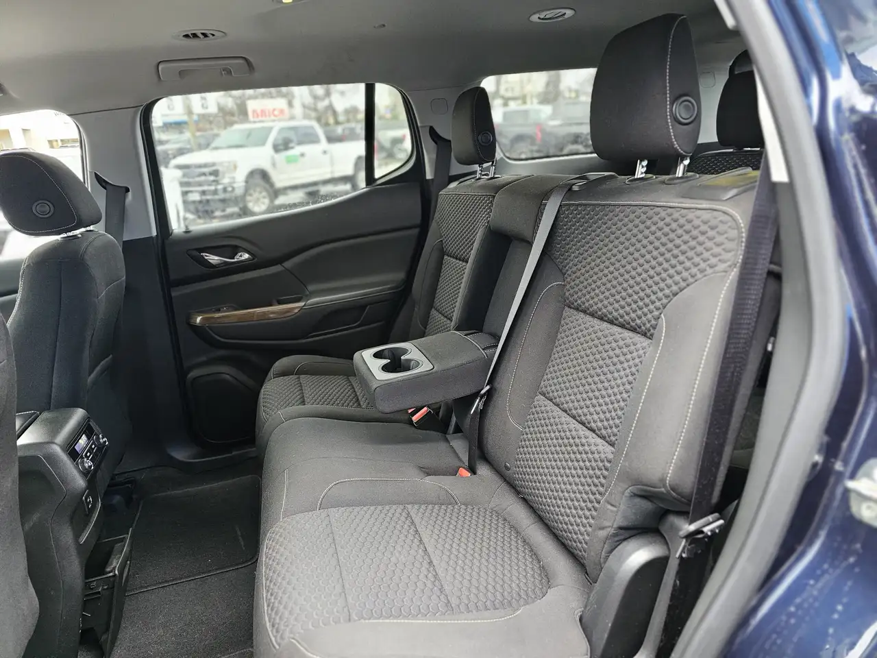 GMC Acadia снимка GMC Acadia