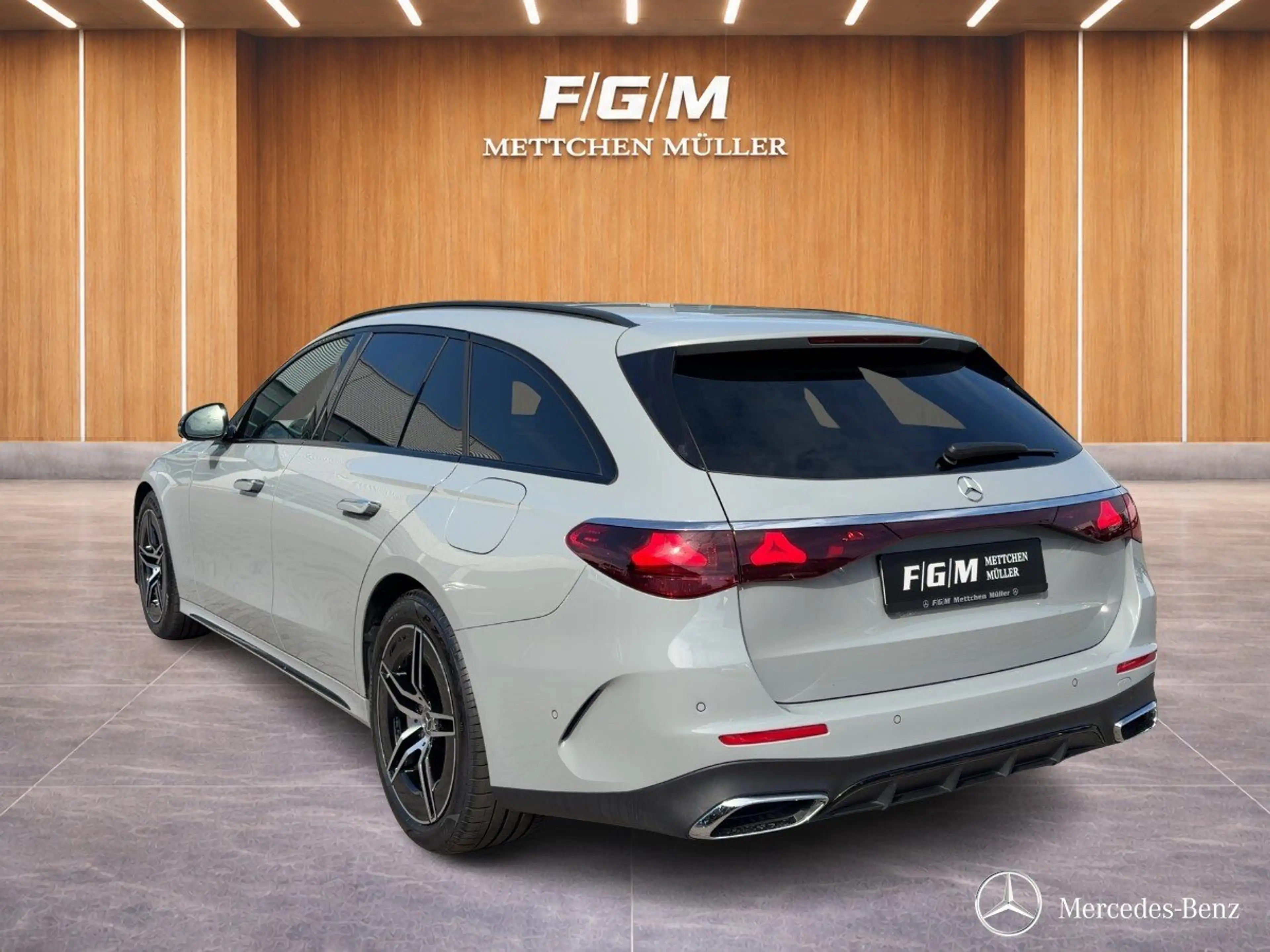 Mercedes-Benz E 300 E 300e T-Modell mit EQ Hybrid AMG-LINE+360+MEMORY+ — photo 2