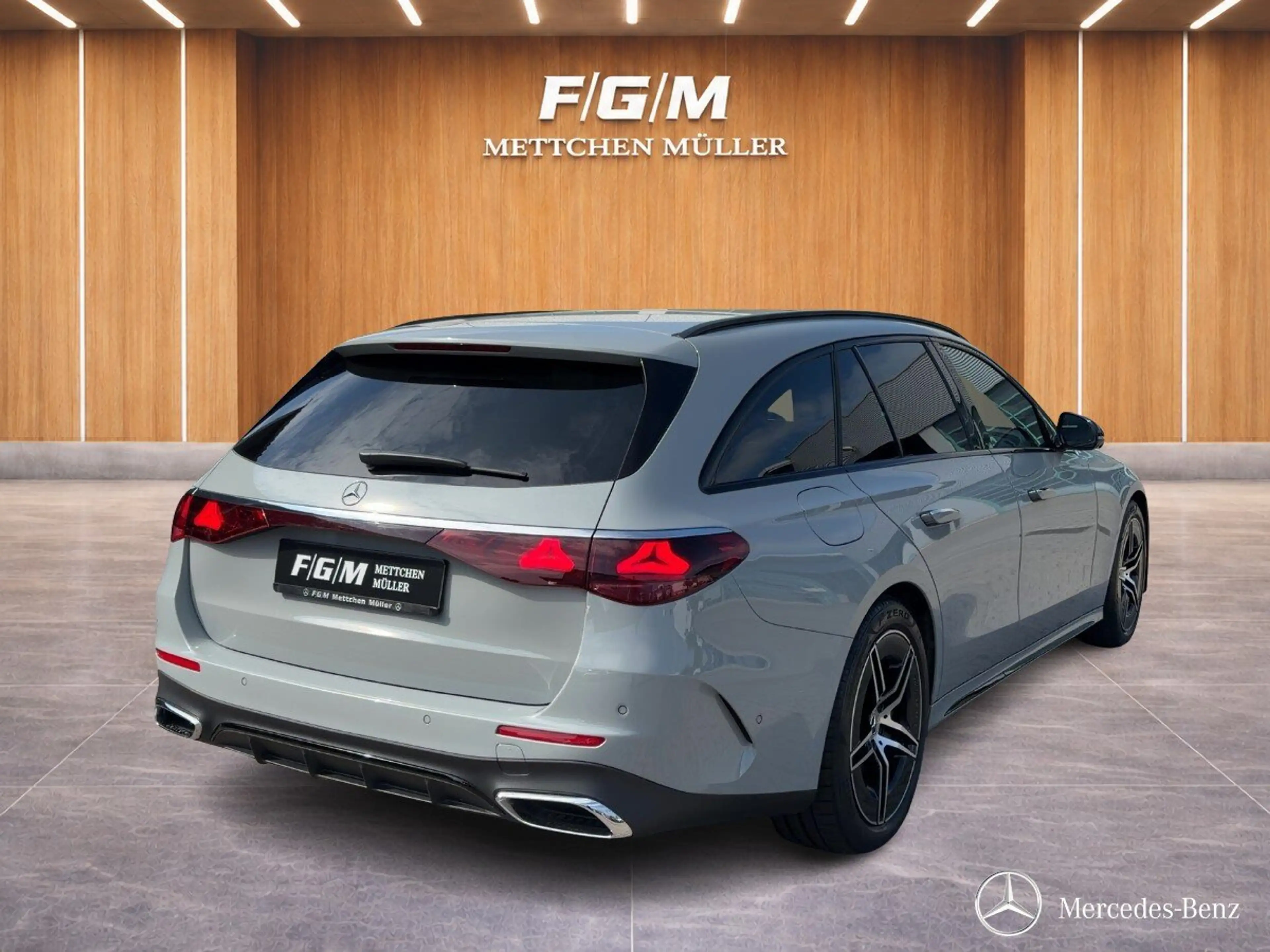 Mercedes-Benz E 300 E 300e T-Modell mit EQ Hybrid AMG-LINE+360+MEMORY+ — photo 3