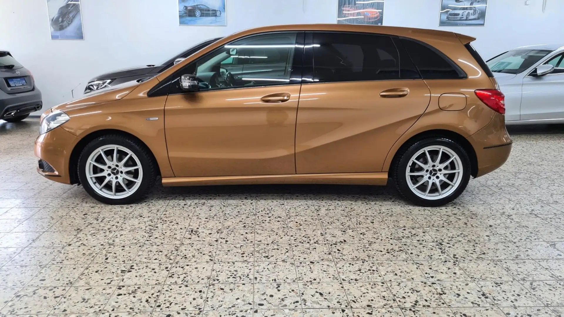 Mercedes-Benz B 180 Automatik Navi Leder AHK Allwetter Beige - 2