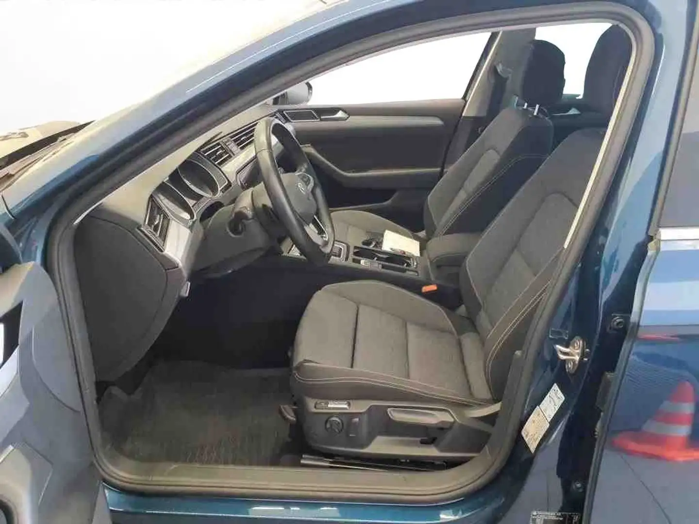 Volkswagen Passat Variant 2.0 TDI DSG AHK Navi RüKa Busines Blau - 2